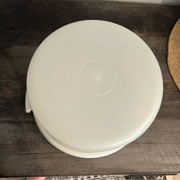 Vintage TUPPERWARE  Cake Carrier 683-1 White Clear 9"  No Handles - Picture 2 of 3